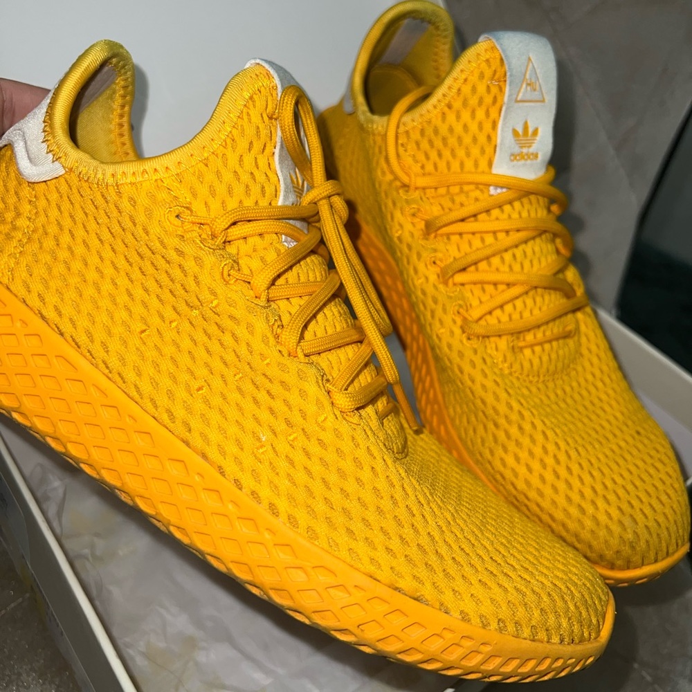 ADIDAS x PHARRELL SNEAKERS